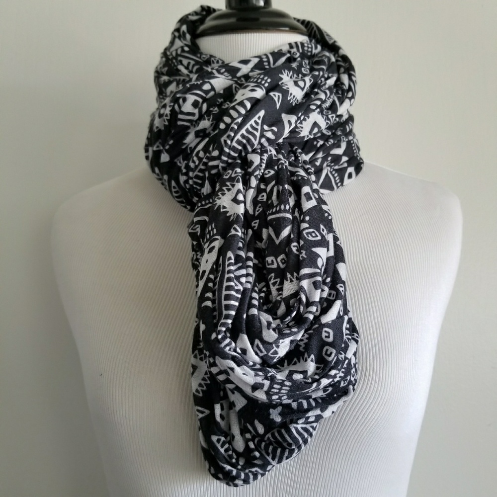 🌹Infinity Nursing Scarf🌹